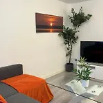 Modern 3 Bedroom House, Free Parking In Oxford