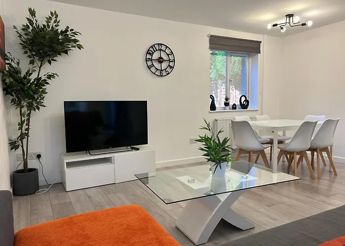 Modern 3 Bedroom House, Free Parking In Oxford